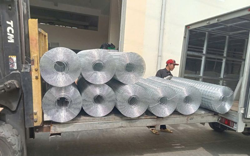 Giao hàng lưới inox Thành Đạt